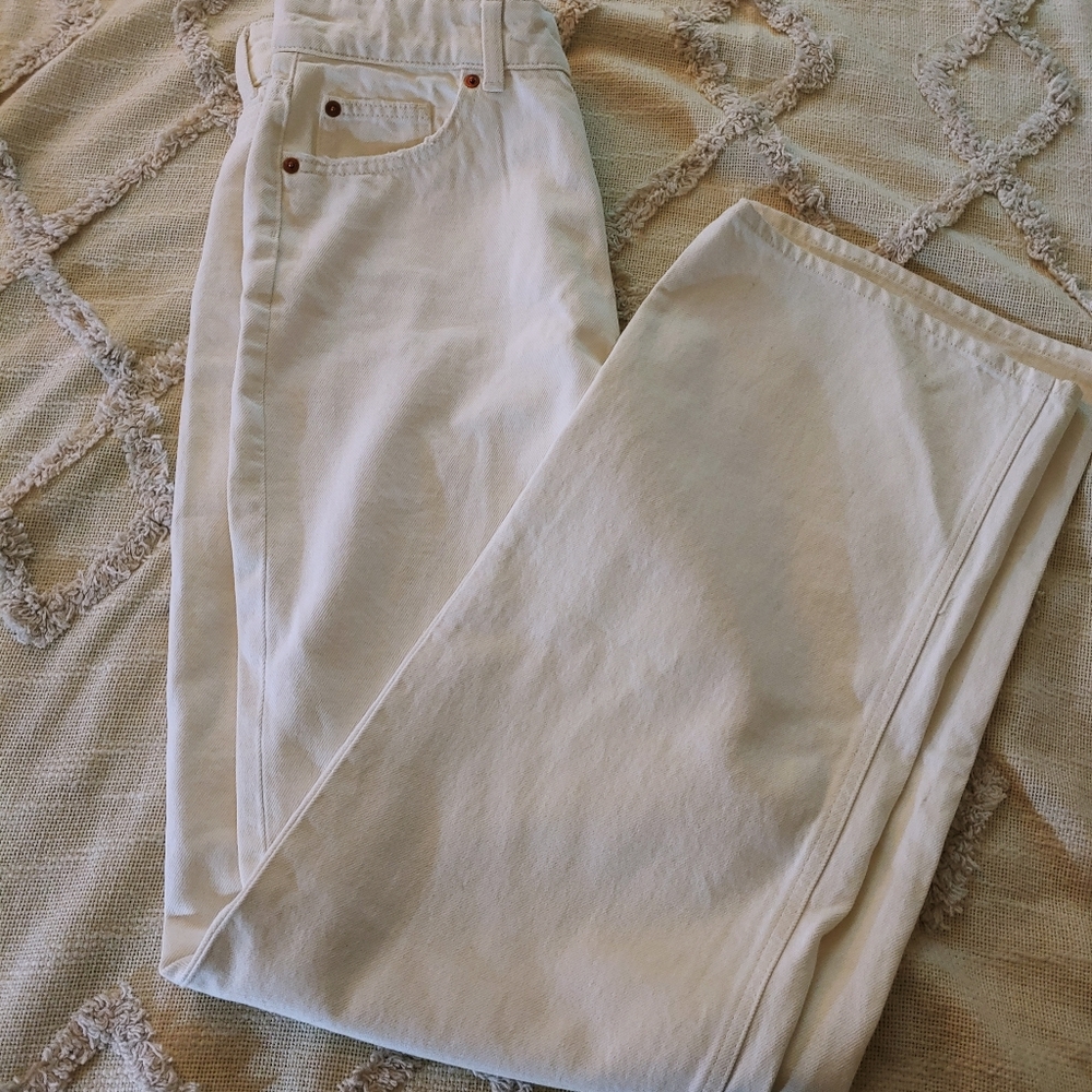 Creme H&M High-Waisted Jeans